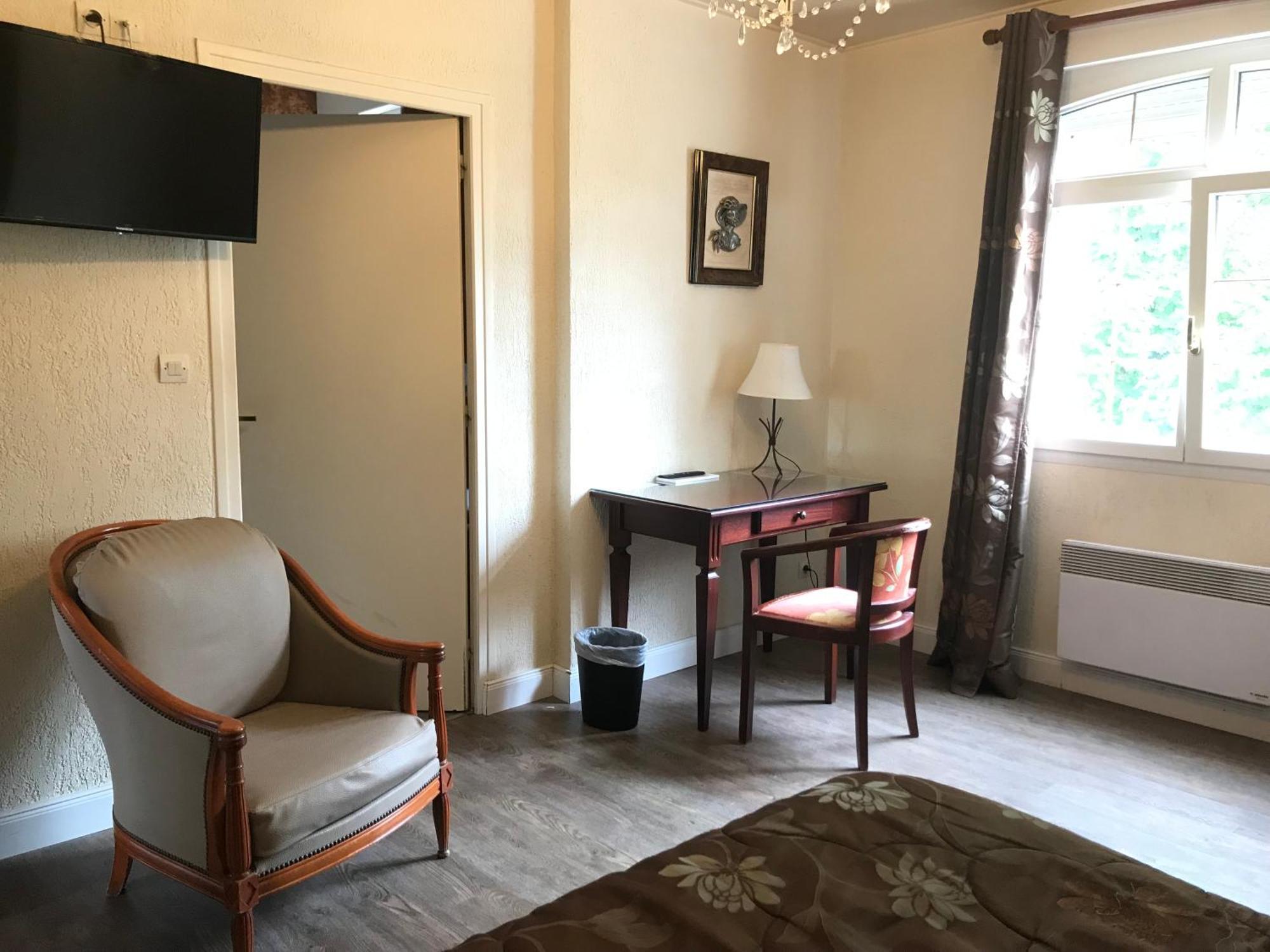 Logis Hotel & Restaurant - Le Chateau Des Tourelles 3 Etoiles Le Wast Exteriér fotografie