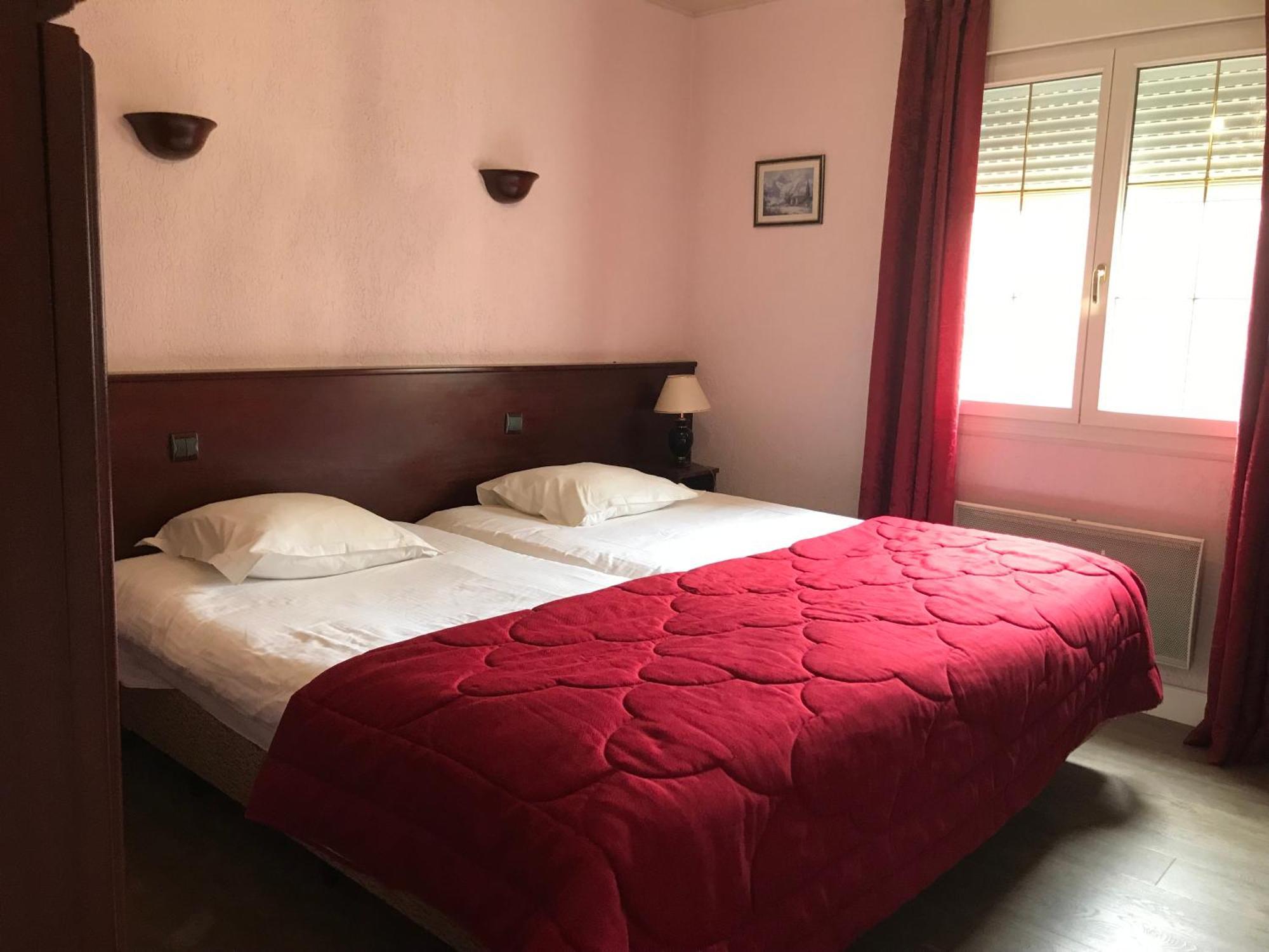 Logis Hotel & Restaurant - Le Chateau Des Tourelles 3 Etoiles Le Wast Exteriér fotografie