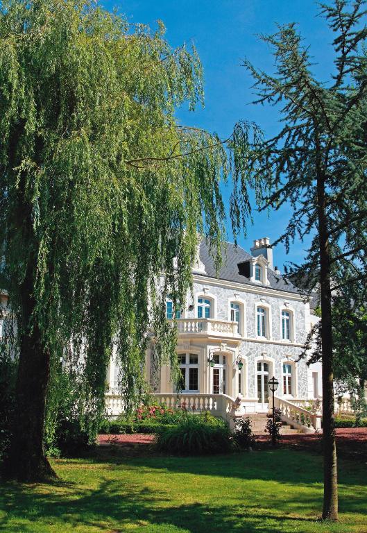 Logis Hotel & Restaurant - Le Chateau Des Tourelles 3 Etoiles Le Wast Exteriér fotografie