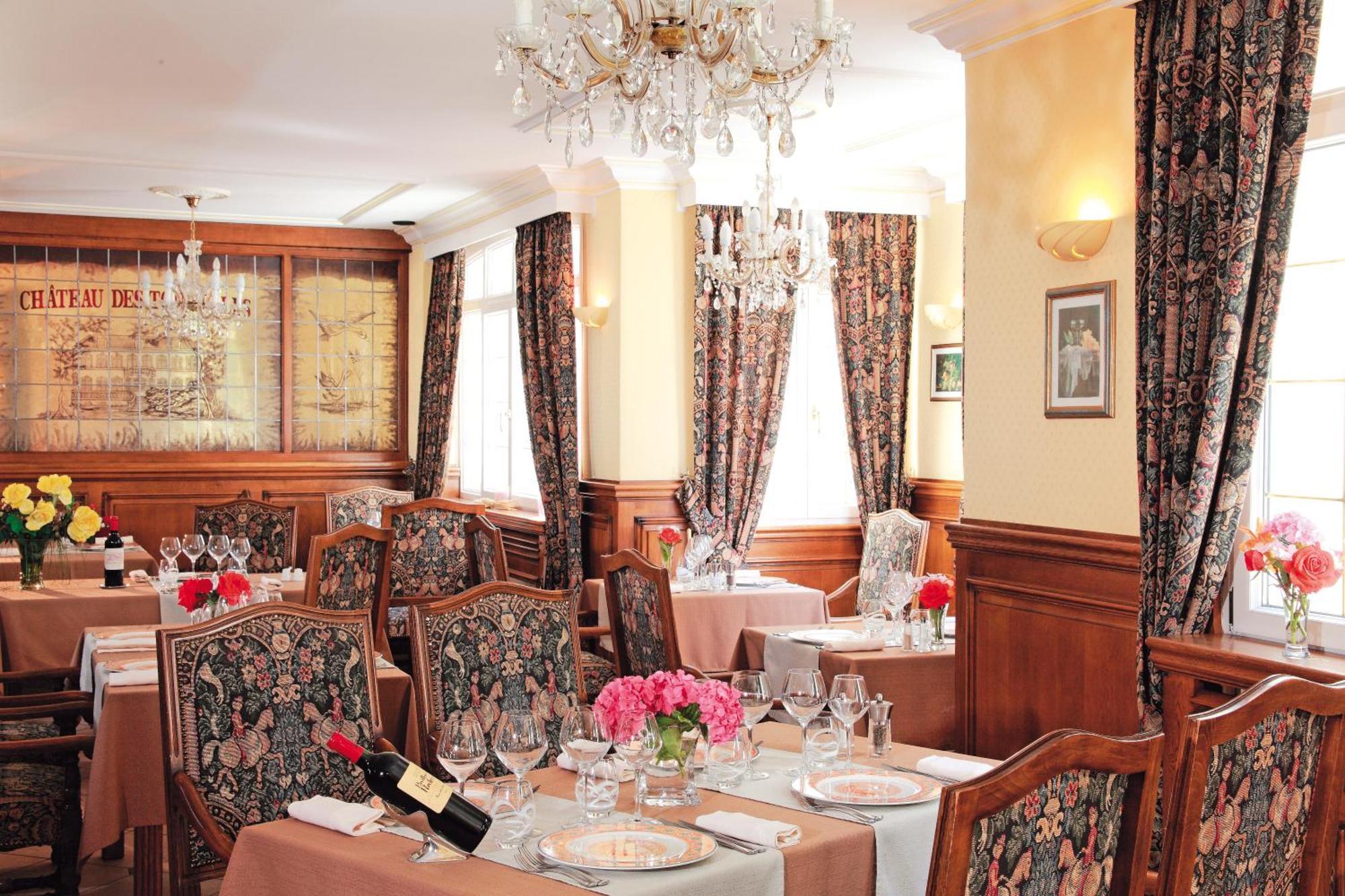 Logis Hotel & Restaurant - Le Chateau Des Tourelles 3 Etoiles Le Wast Exteriér fotografie