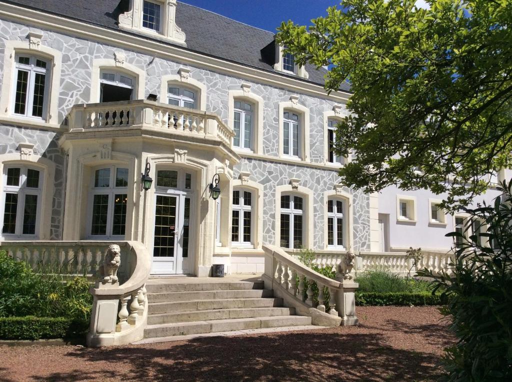 Logis Hotel & Restaurant - Le Chateau Des Tourelles 3 Etoiles Le Wast Exteriér fotografie
