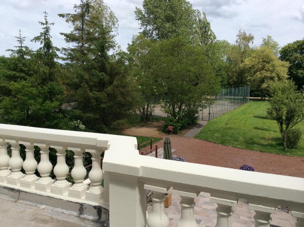 Logis Hotel & Restaurant - Le Chateau Des Tourelles 3 Etoiles Le Wast Exteriér fotografie