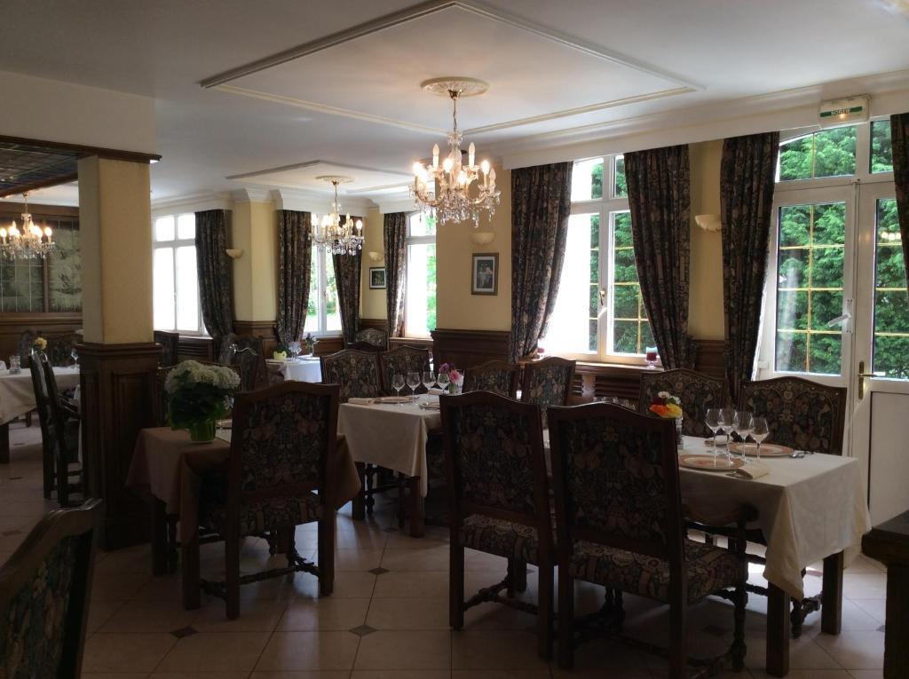 Logis Hotel & Restaurant - Le Chateau Des Tourelles 3 Etoiles Le Wast Exteriér fotografie